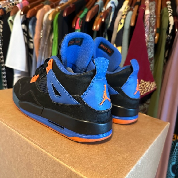 Jordan 4 Retro 2012 CAVS 6Y GS(Grade School) - Picture 5 of 15